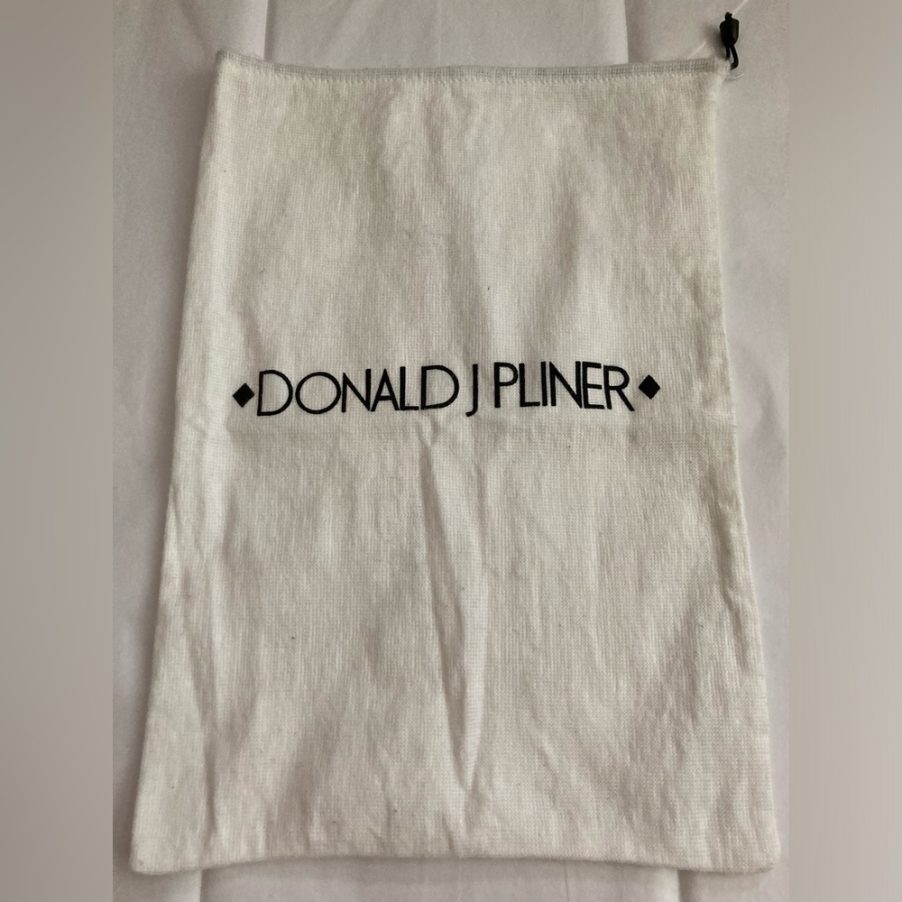Donald J. Pliner dust/travel bag white/black